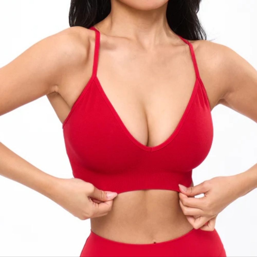Plunge Seamless Sports Bra. NWT